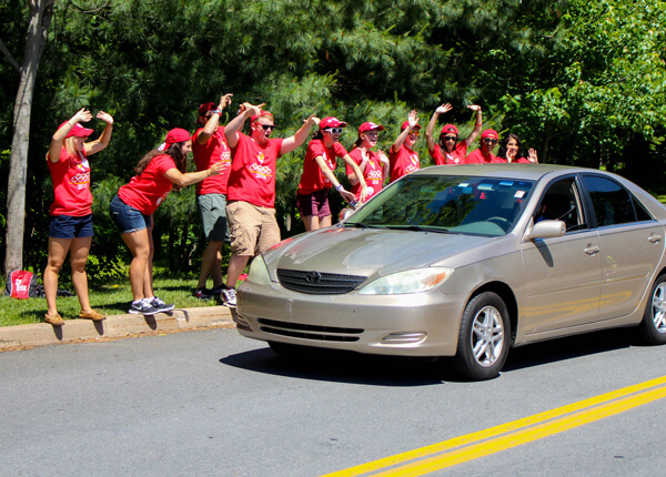 Red Caps students welcome cars on campus