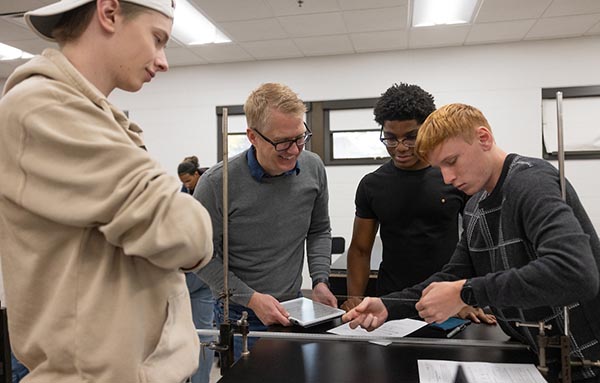 students and faculty in physics lab.