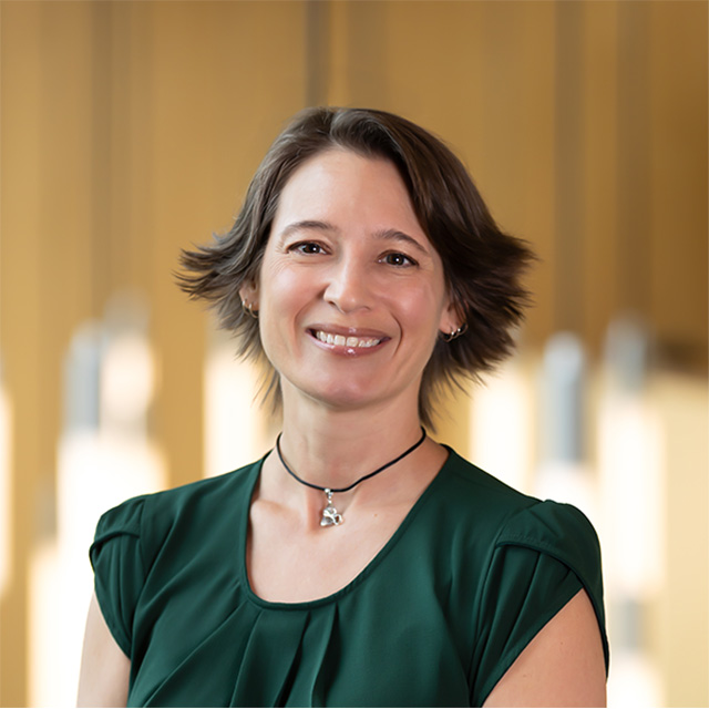 Laura Enzor headshot