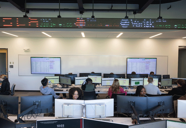 Students working in the trading room in Auerbach