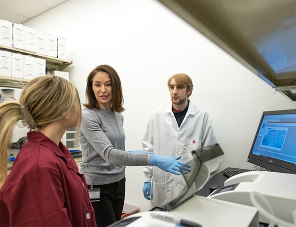 Professor Muñoz with Students in Hydration Lab