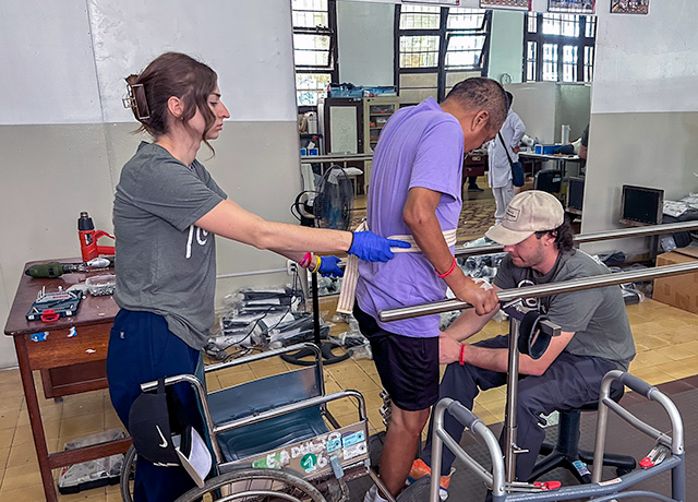 UHart's Prosthetics and Orthotics students treating a patient.