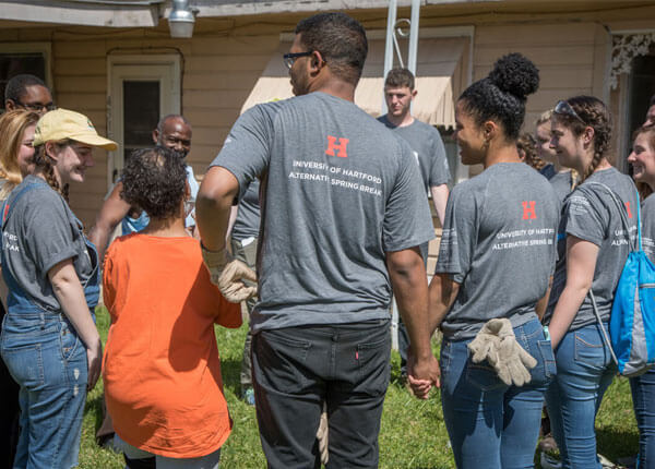 Hawks volunteering in Houston